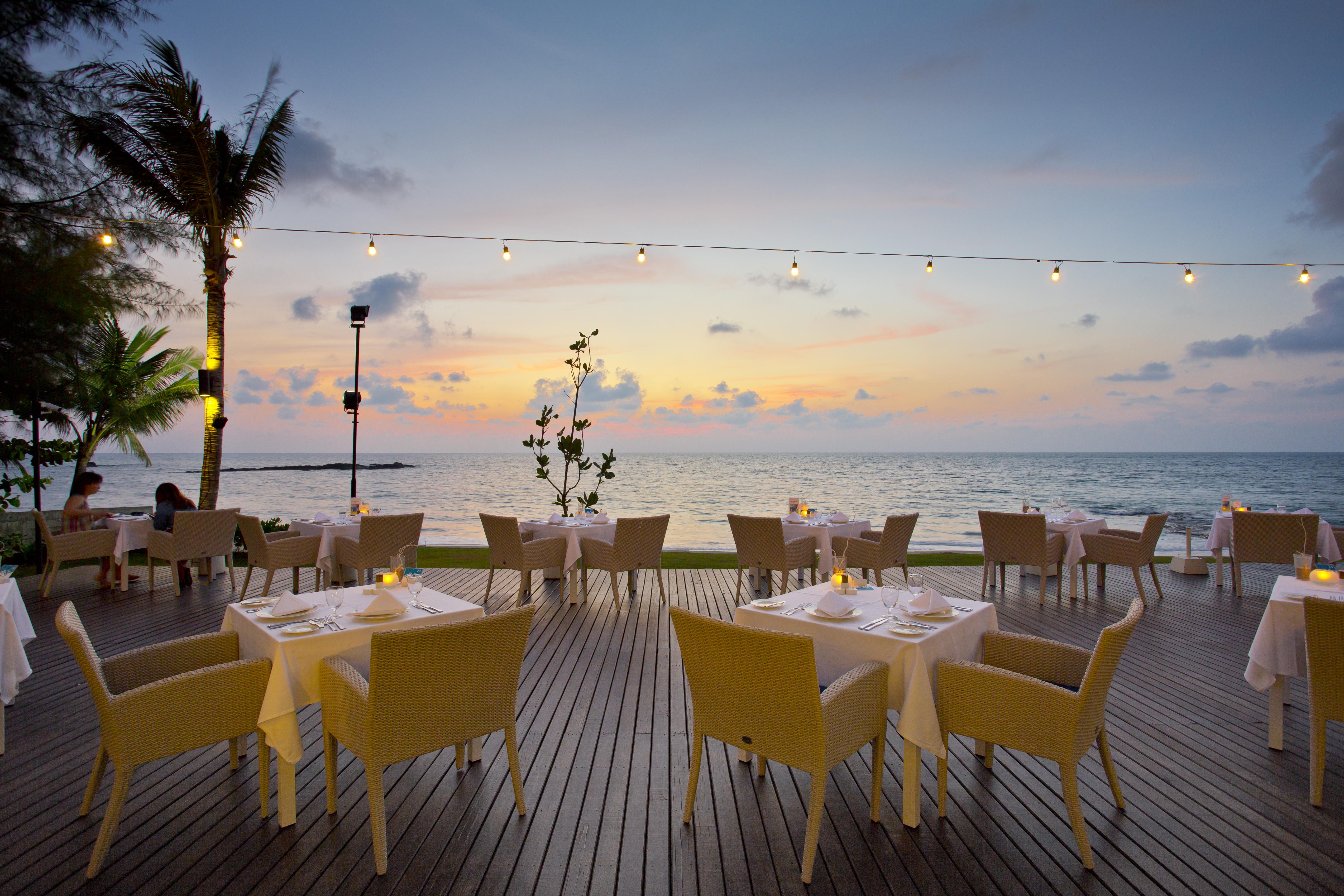 The Sands Khao Lak By Katathani - Sha Extra Plus Екстериор снимка Sunset at the beach
