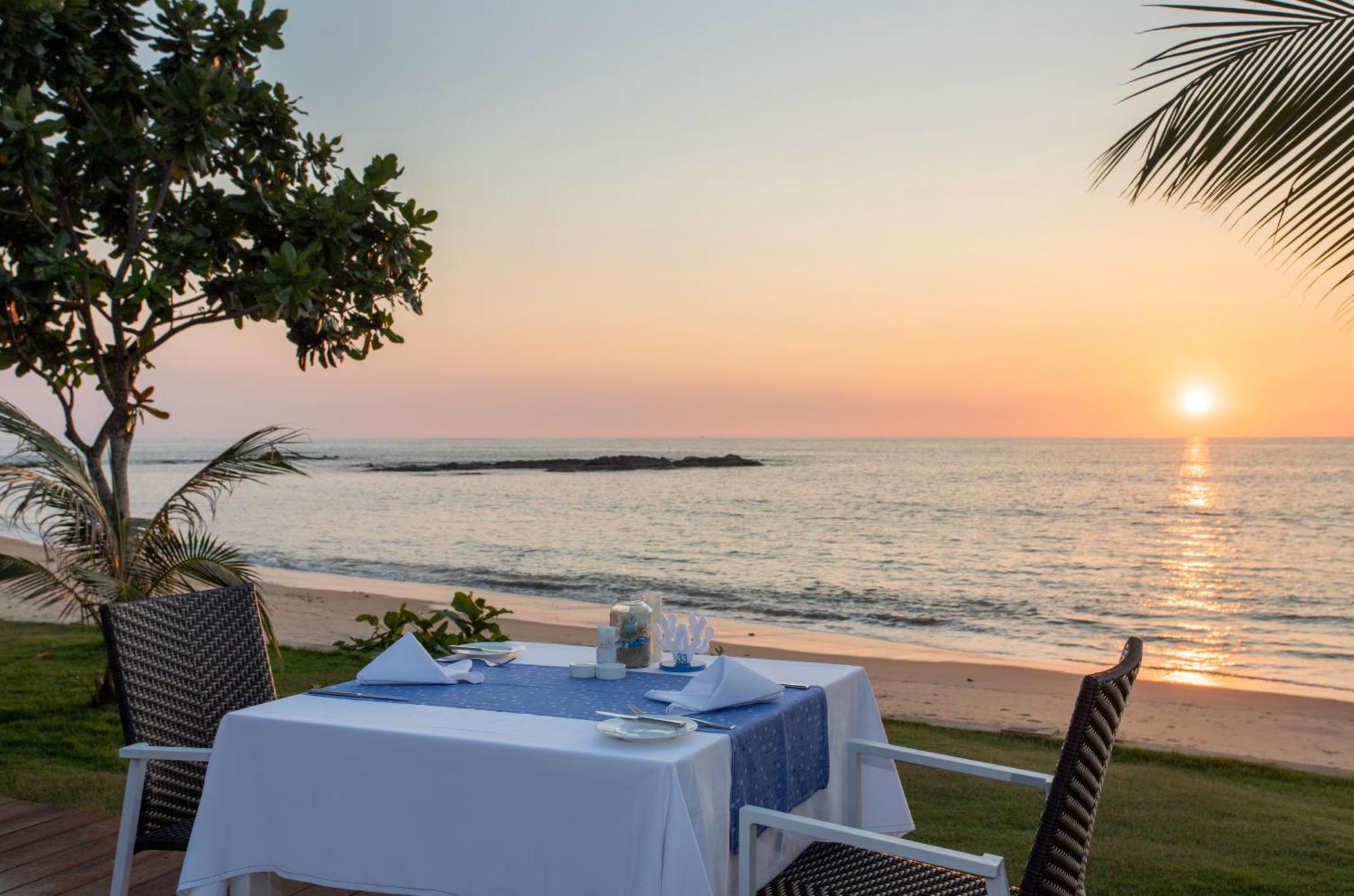 The Sands Khao Lak By Katathani - Sha Extra Plus Екстериор снимка Sunset at the beach